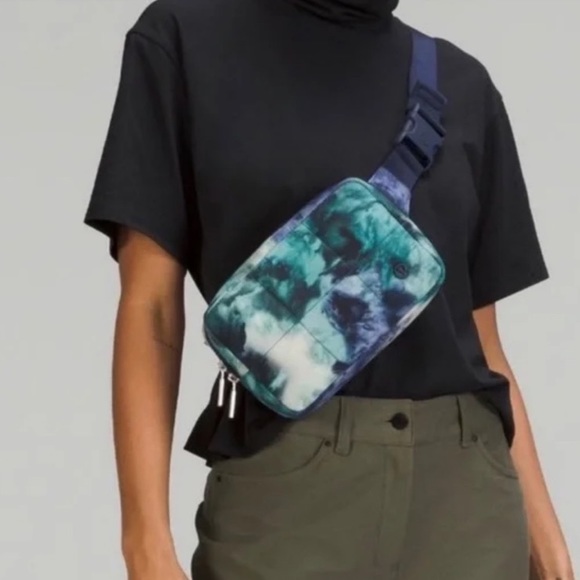 Lululemon Quilted Grid Belt Bag, NWT, Color: Meteor Wash Print Multi, VERY RARE - Picture 2 of 7